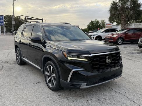 Used 2023 Honda Pilot Touring image 2