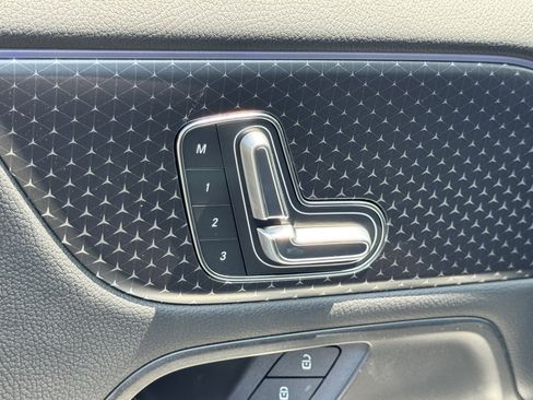 New 2025 Mercedes-Benz GLA 250 image 18