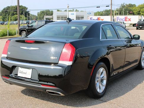 Used 2019 Chrysler 300 Touring RWD image 13