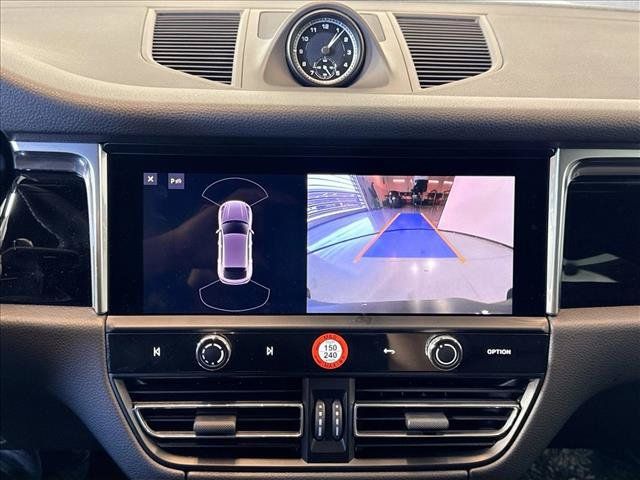 Certified 2025 Porsche Macan AWD/4WD image 17