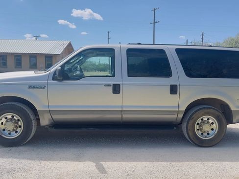 Used 2003 Ford Excursion XLT image 1
