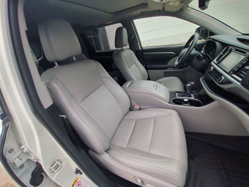 Used 2018 Toyota Highlander Limited FWD image 35