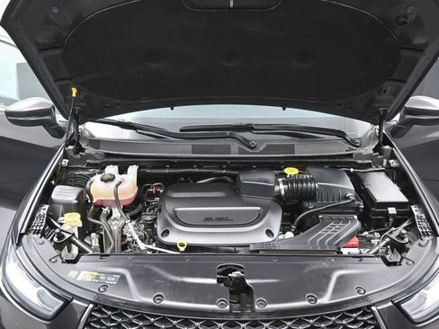 Used 2023 Chrysler Pacifica Touring-L FWD image 37