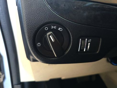 Used 2018 Dodge Grand Caravan SE w/ UConnect Hands-Free Group image 20