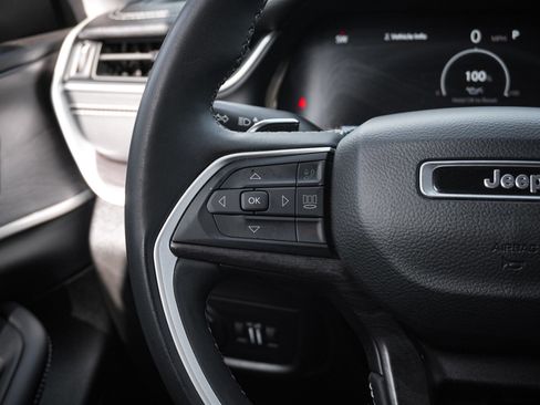 Used 2023 Jeep Grand Cherokee Limited image 18