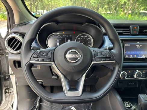 Used 2025 Nissan Versa SV FWD image 21