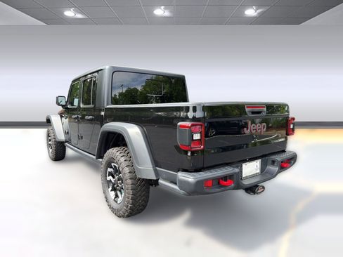 Used 2025 Jeep Gladiator Rubicon w/ Technology Group AWD/4WD image 3