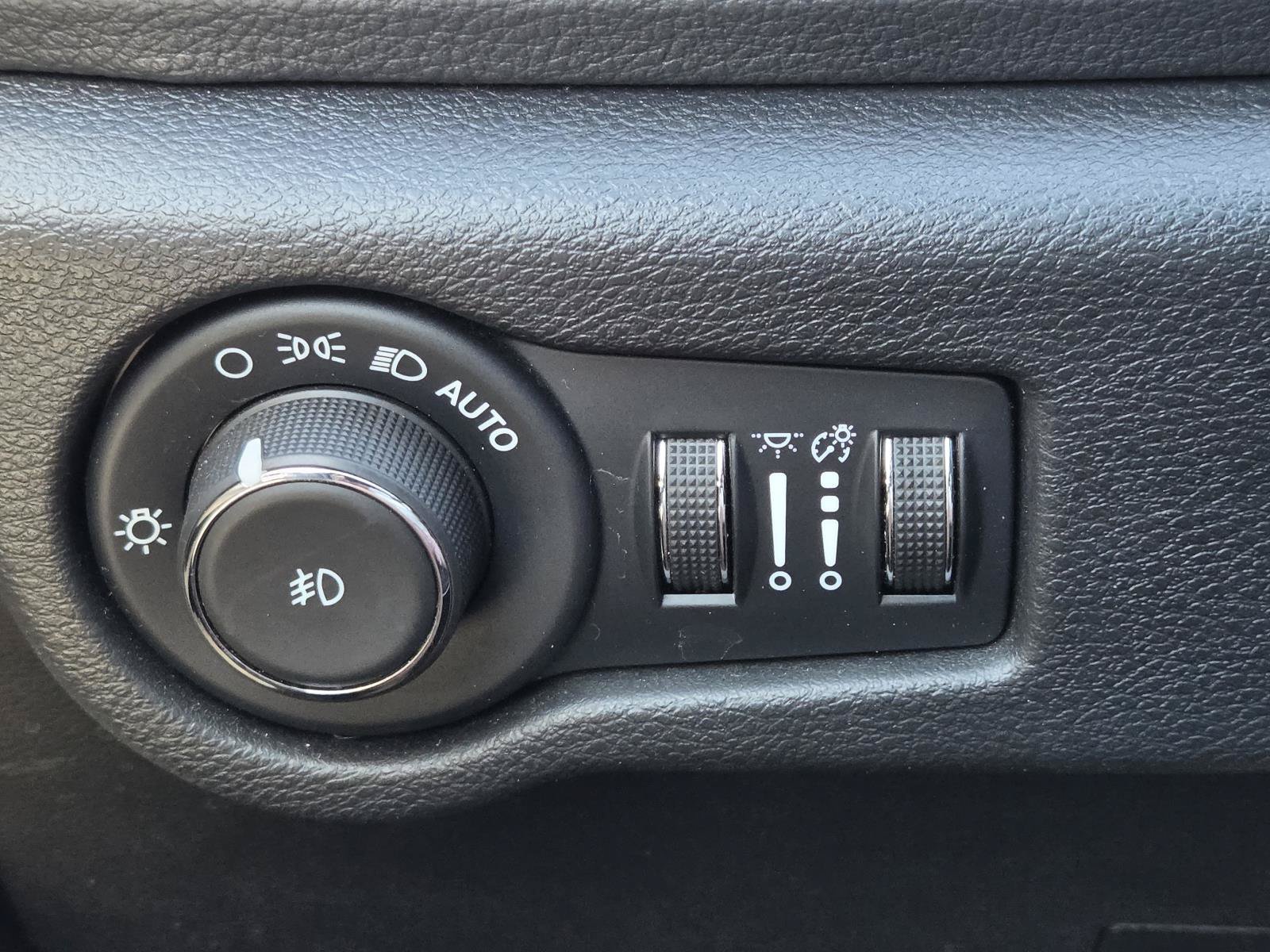 Used 2025 Chrysler Pacifica Limited FWD image 19