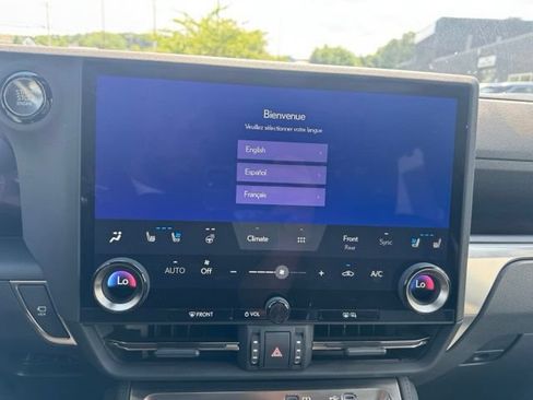 Used 2024 Lexus GX 550 AWD/4WD image 31