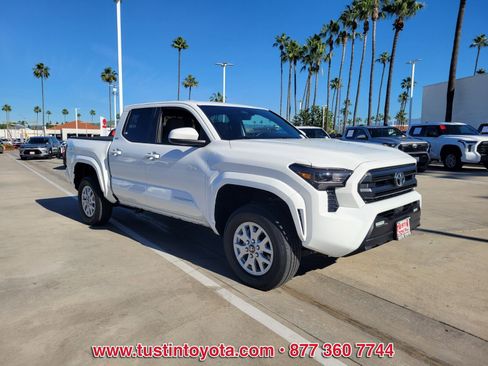 Certified 2025 Toyota Tacoma SR5 image 2
