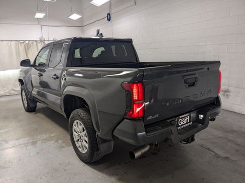 Used 2024 Toyota Tacoma SR5 AWD/4WD image 9