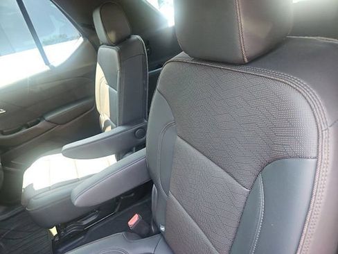 Used 2023 Chevrolet Traverse High Country FWD image 6