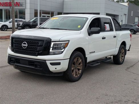 Used 2024 Nissan Titan SV w/ SV Bronze Edition Package image 7