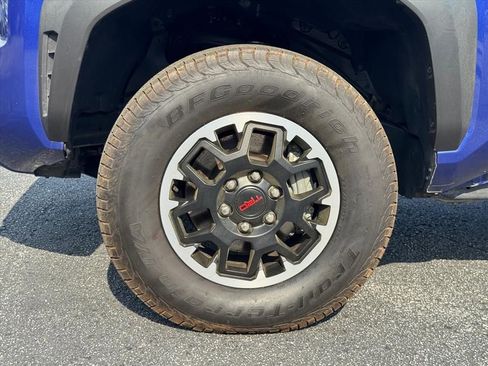 Used 2025 Toyota Tacoma TRD Off-Road AWD/4WD image 9