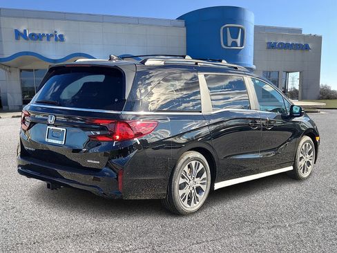 New 2026 Honda Odyssey Touring image 4