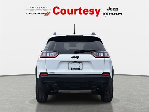 Certified 2022 Jeep Cherokee Latitude w/ Sun & Sound Group image 6