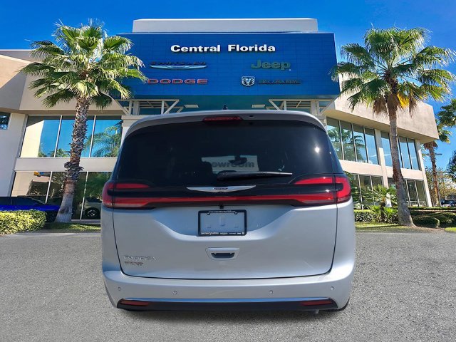 New 2026 Chrysler Pacifica Select FWD image 6