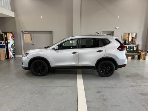 Used 2018 Nissan Rogue S AWD/4WD image 1