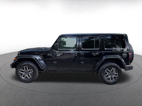 Used 2025 Jeep Wrangler Unlimited Sahara AWD/4WD image 9