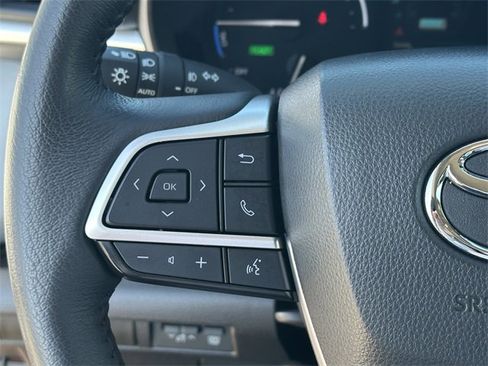 Used 2025 Toyota Sienna XLE image 13