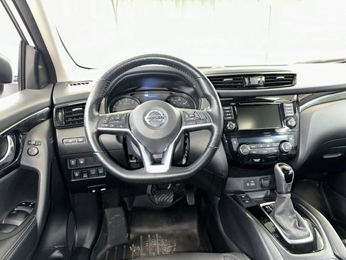 Used 2021 Nissan Rogue Sport SL w/ Premium Package image 2