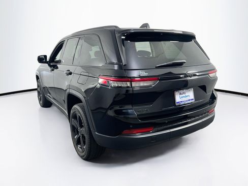 Used 2023 Jeep Grand Cherokee Altitude AWD/4WD image 7