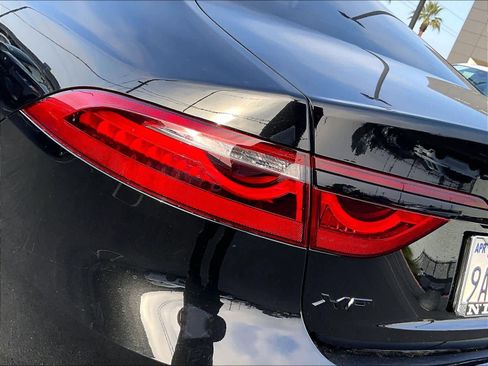 Used 2022 Jaguar XF SE image 30