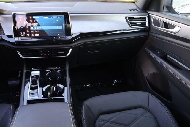 Certified 2026 Volkswagen Atlas Cross Sport SE FWD image 17