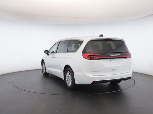 New 2026 Chrysler Pacifica Select image 20