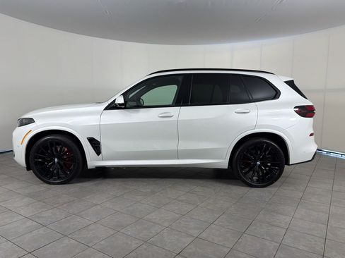 New 2026 BMW X5 xDrive40i w/ M Sport Package AWD/4WD image 2
