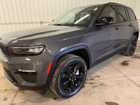 Used 2024 Jeep Grand Cherokee Limited w/ Luxury Tech Group II image 6