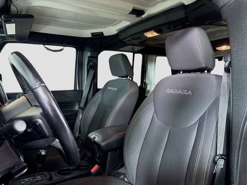Used 2017 Jeep Wrangler Unlimited Sahara AWD/4WD image 16