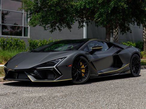 Used 2025 Lamborghini Revuelto AWD/4WD image 47
