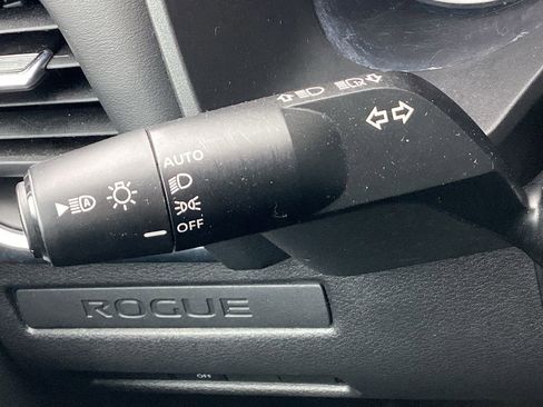 Used 2023 Nissan Rogue S image 25