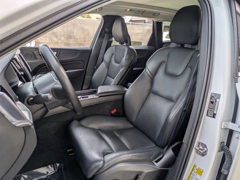 Used 2019 Volvo XC60 T5 Momentum w/ Premium Package image 30