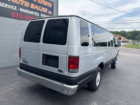 Used 2006 Ford E-350 and Econoline 350 XLT RWD image 8