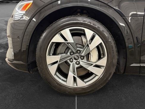 Used 2021 Audi e-tron Premium w/ Convenience Plus Package AWD/4WD image 33