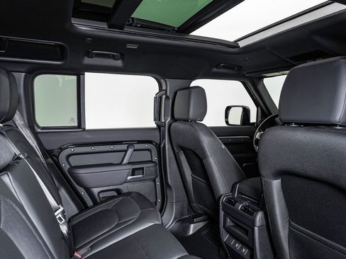 Used 2025 Land Rover Defender 110 S image 16