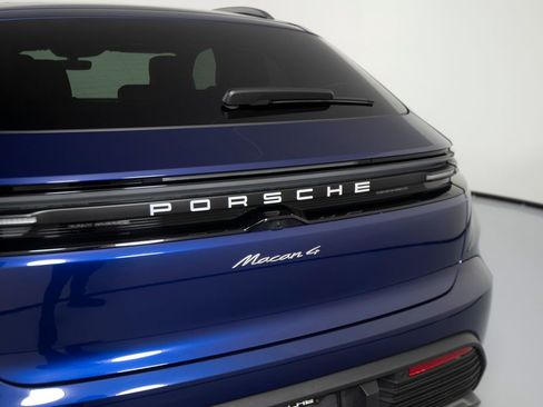 Certified 2025 Porsche Macan 4 Electric image 42