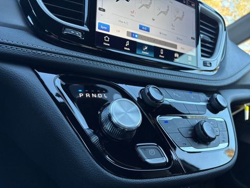 New 2026 Chrysler Pacifica Select image 28