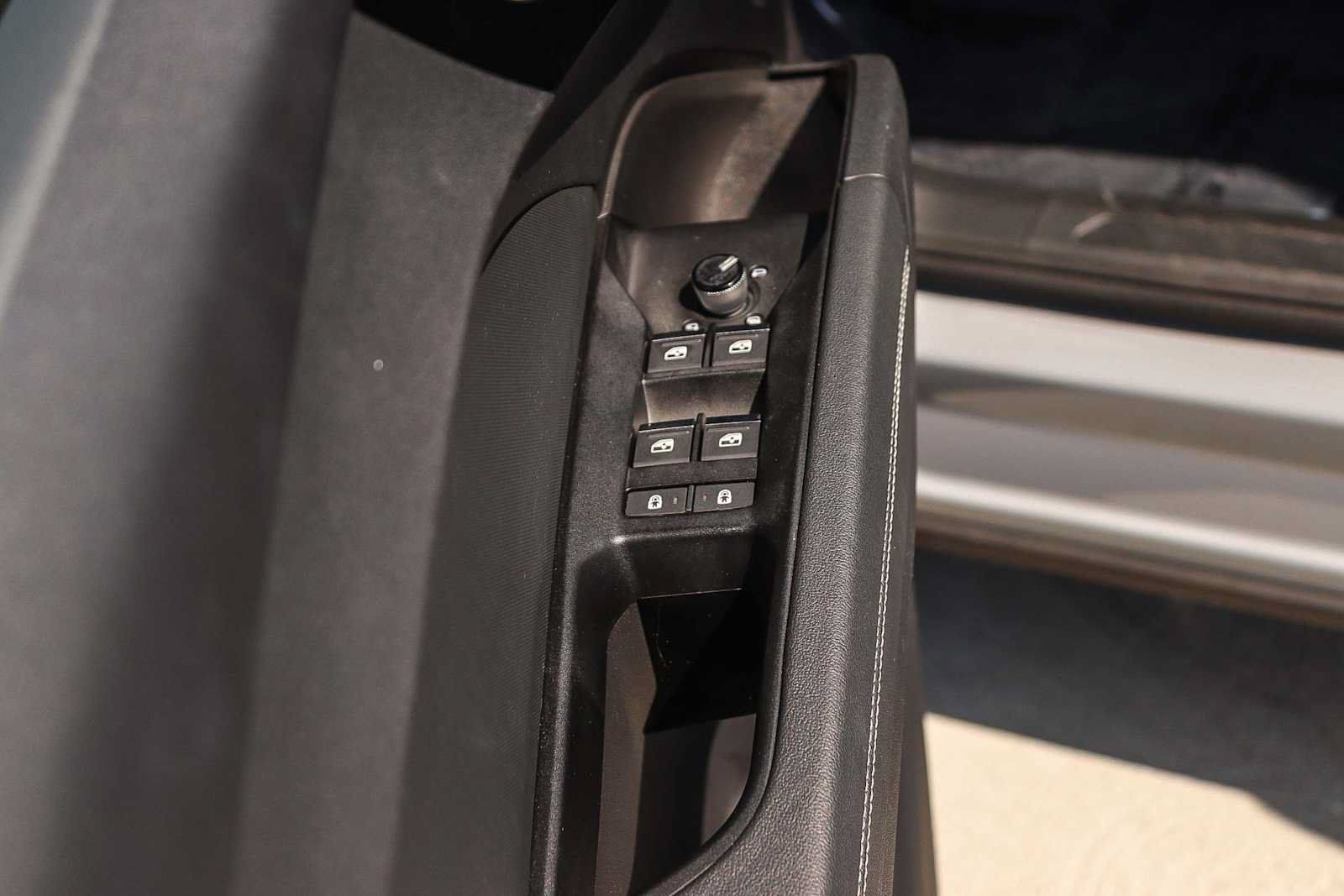 Used 2023 Audi Q4 e-tron Premium w/ Convenience Package RWD image 27