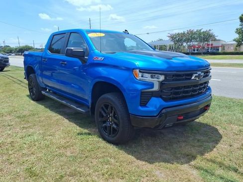 Used 2025 Chevrolet Silverado 1500 LT Trail Boss w/ Convenience Package II AWD/4WD image 1