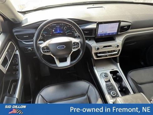 Used 2021 Ford Explorer XLT w/ Equipment Group 202A AWD/4WD image 9