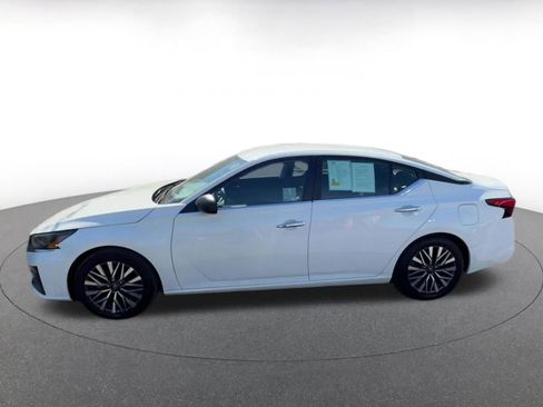 Used 2025 Nissan Altima 2.5 SV image 9