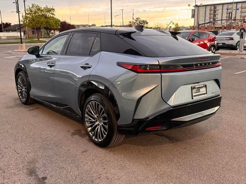 Used 2023 Lexus RZ 450e Premium w/ Accessory Package (2T) image 4