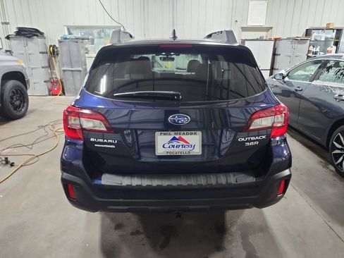 Used 2018 Subaru Outback 3.6R Limited image 3