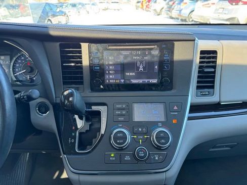 Used 2016 Toyota Sienna XLE w/ XLE Navigation Package image 20