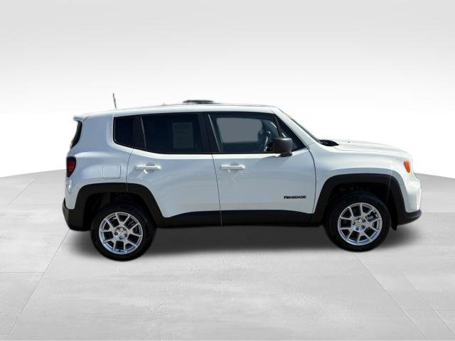 Used 2023 Jeep Renegade Latitude AWD/4WD image 9