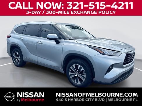 Used 2020 Toyota Highlander XLE FWD image 1