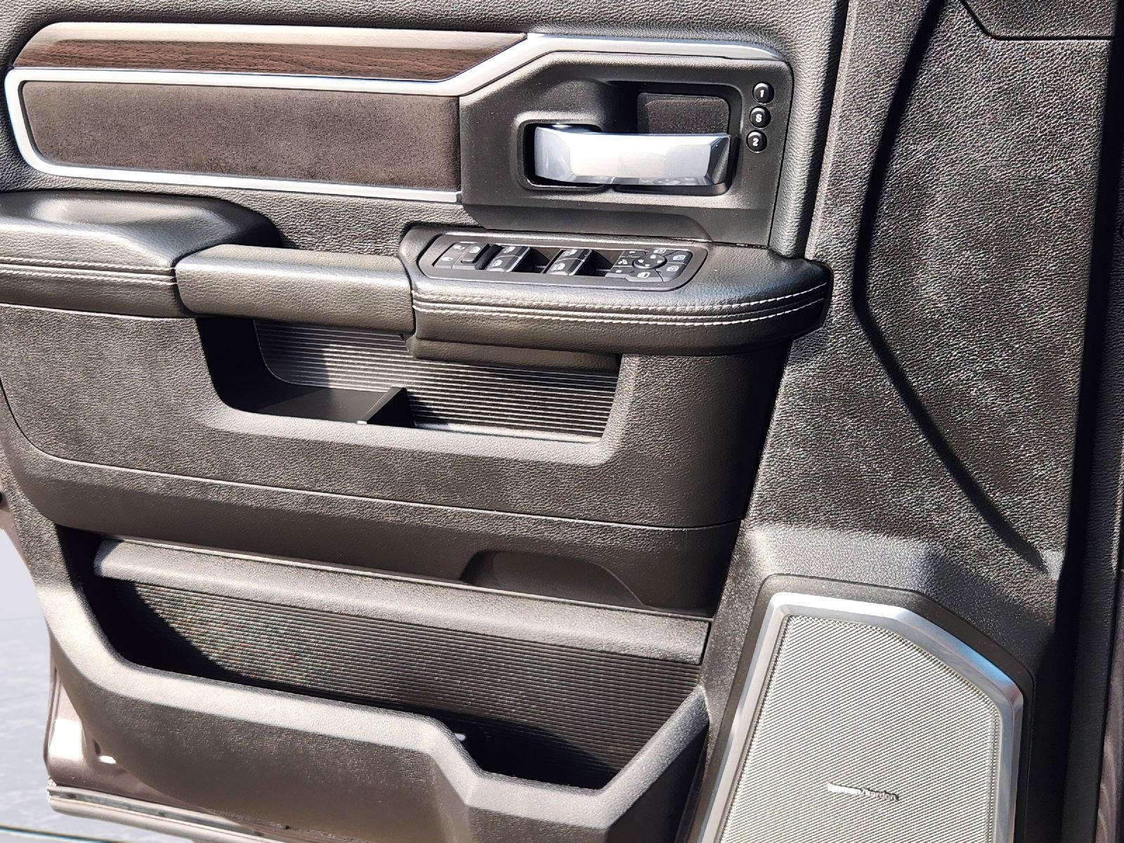 Used 2025 RAM 2500 Laramie AWD/4WD image 18